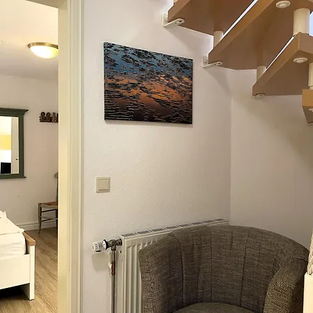 Eilun 10, Strandstrasse *